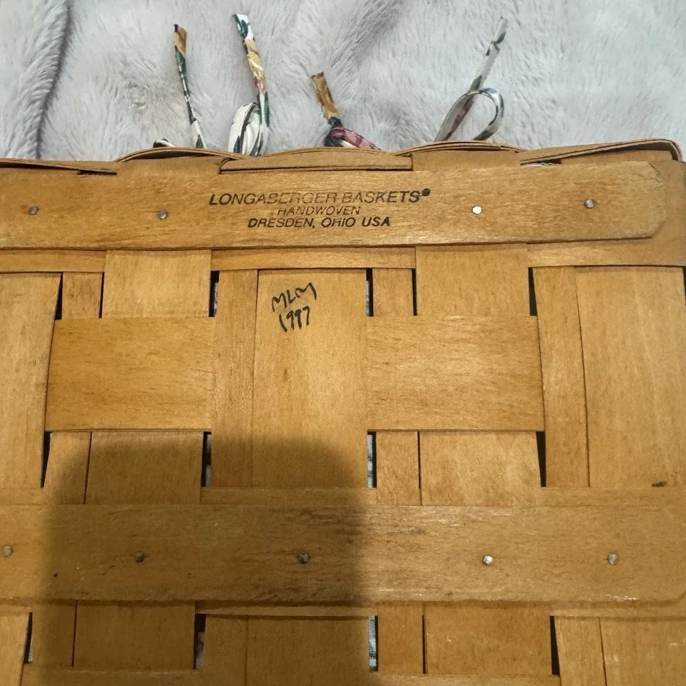 1997 LONGABERGER WOVEN TRADITIONS CAKE BASKET COMBO W/LINER PROTECTOR PAD LID